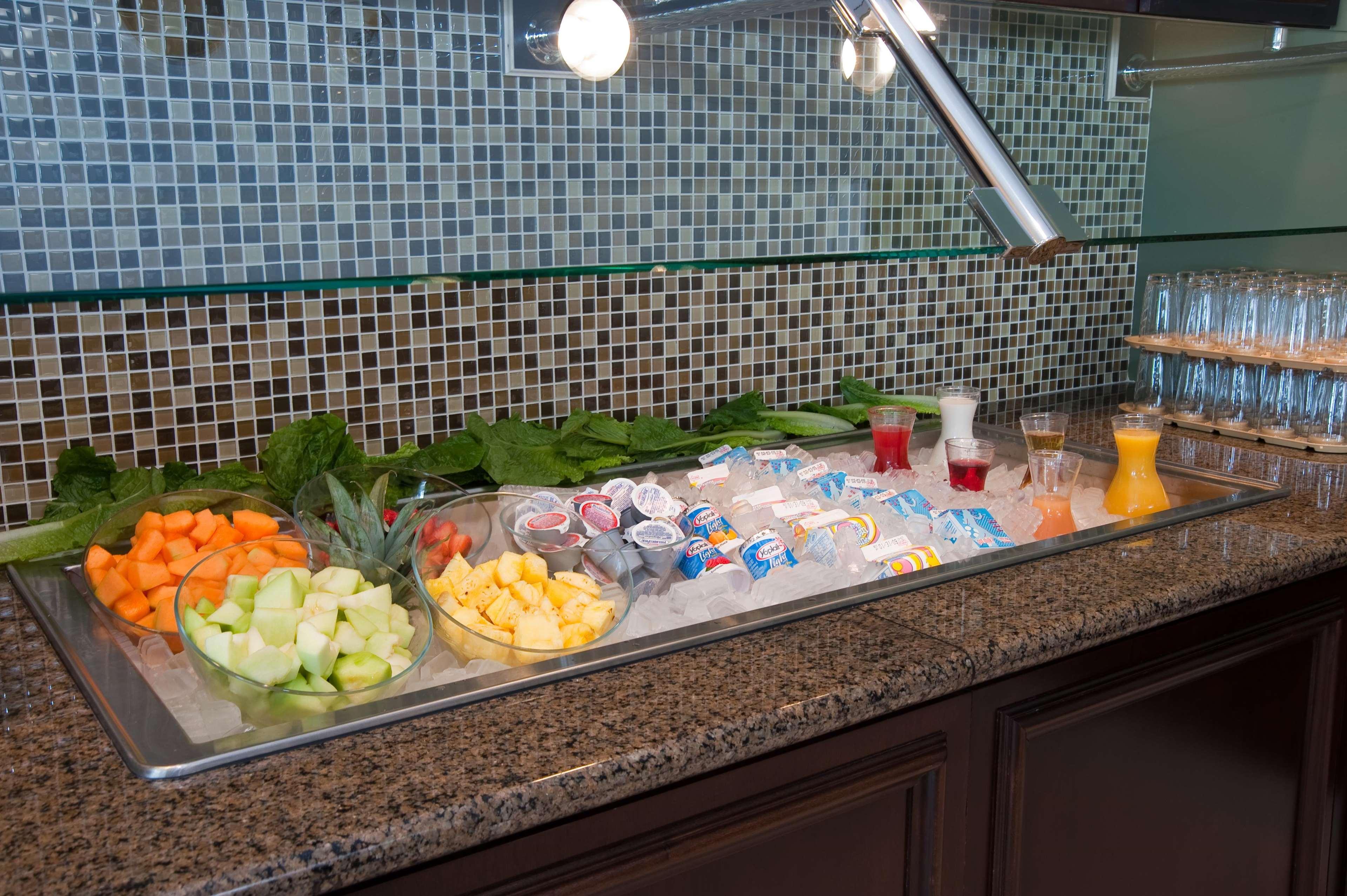 Hotel Hilton Garden St. Louis Airport 3*
