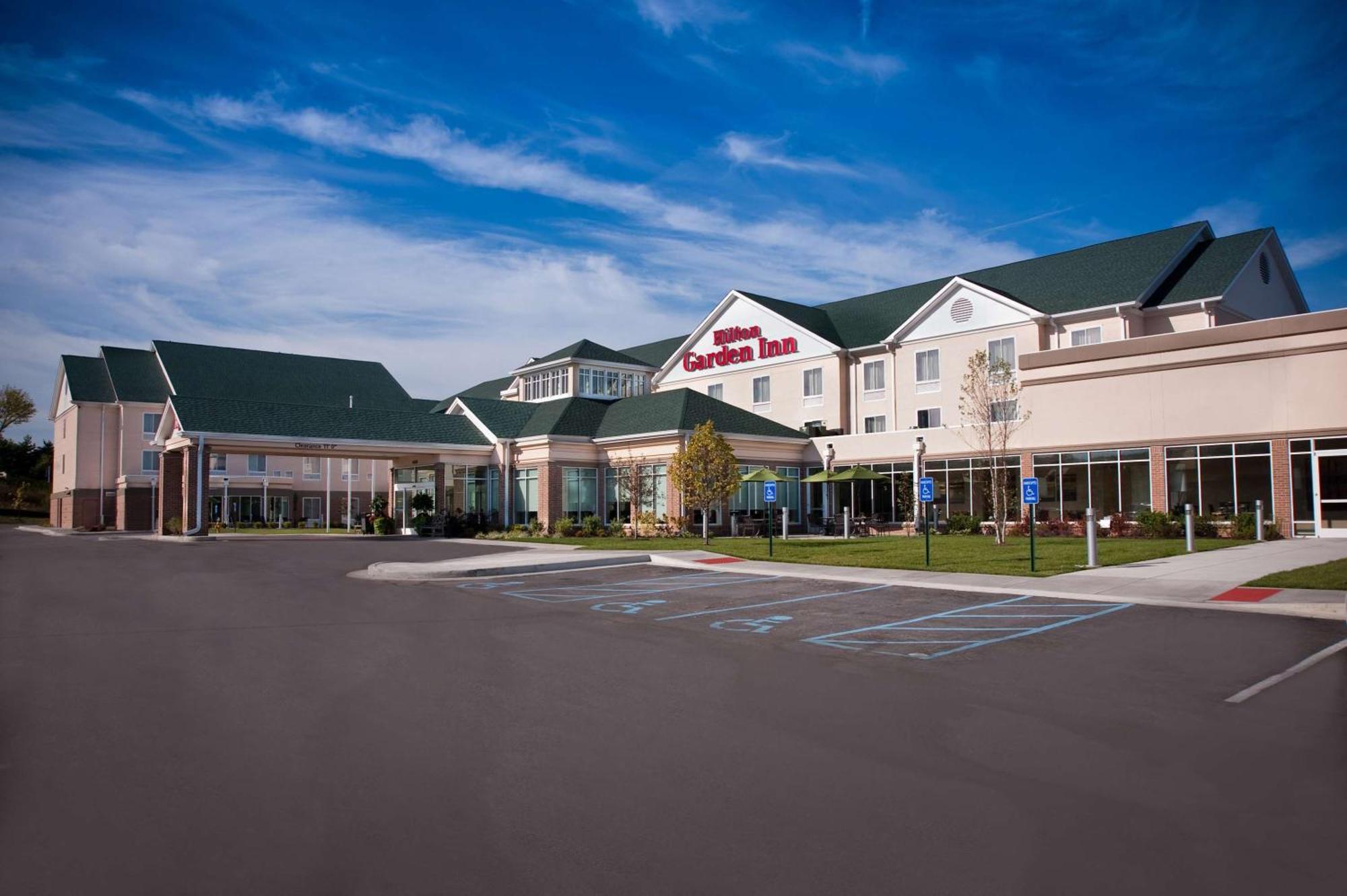 Hilton Garden St. Louis Airport 3*