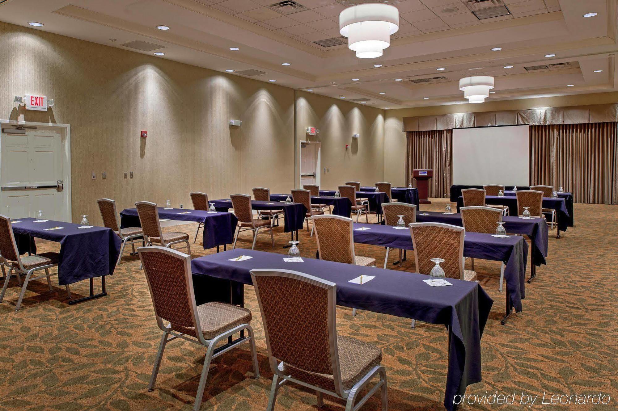 Hotel Hilton Garden St. Louis Airport 3*